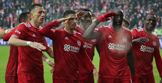 Sivasspor ligin ilk yarısını lider tamamladı