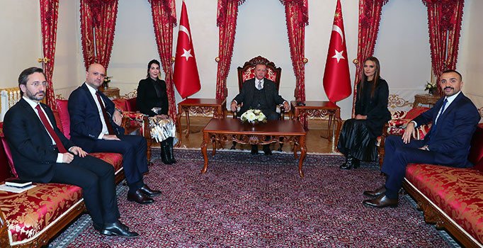Cumhurbaşkanı Erdoğan, sanatçı Hande Yener ve Demet Akalın’ı kabul etti