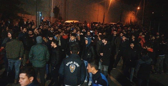 Trabzonspor taraftarlarından Ünal Karaman’a destek