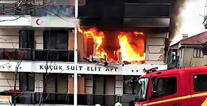 Denizli'de 3 katlı apartta patlama: 3 yaralı