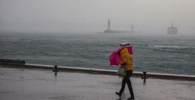 İstanbul'da sağanak ve fırtına etkili oluyor