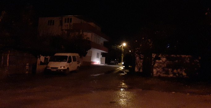 Öz annesini boğarak öldürdü