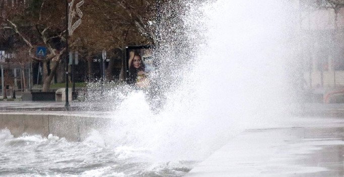 Tekirdağ’da dev dalgalar