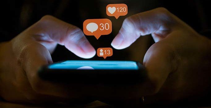 Günde 2 saat 46 dakikayı sosyal medyada geçiyoruz