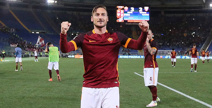 AS Roma efsanesi Totti sözleşmesini yeniledi