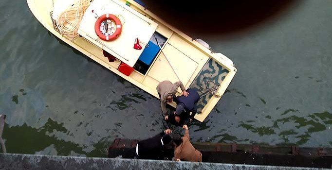 Unkapanı Köprüsü'nden atlayan kişi kurtarıldı