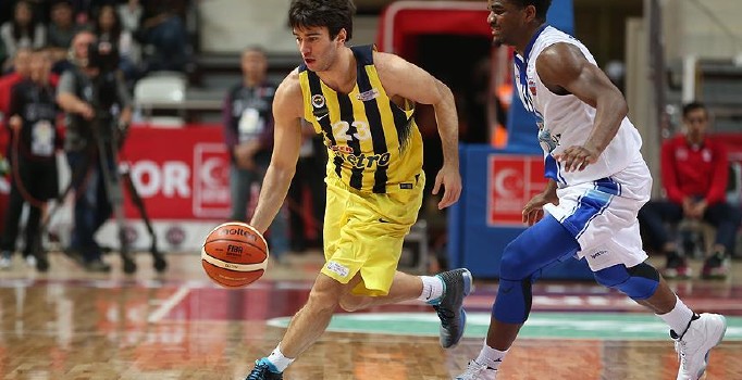 Fenerbahçe'nin genç basketbolcusu Berk Uğurlu sakatlandı