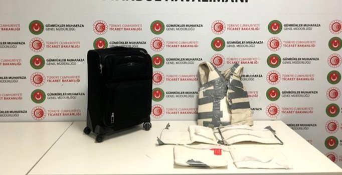 İstanbul Havalimanı'nda 7,5 kilogram kokain ele geçirildi