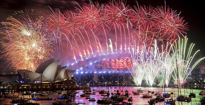 Yeni yıl heyecanını ilk onlar yaşadı! Avustralya ve Yeni Zelanda'da coşkulu kutlama