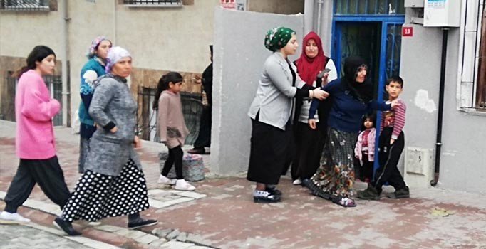 Güvercin yakalamak isteyen çocuk 4. kattan düştü