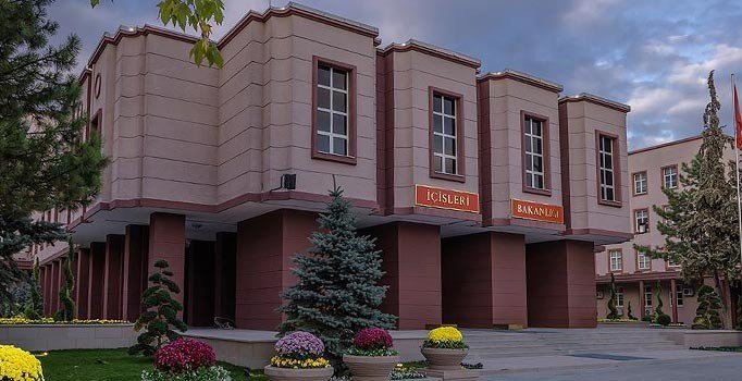 İçişleri Bakanlığı, 3 İsviçreli YTS'nin sınır dışı edildiğini duyurdu