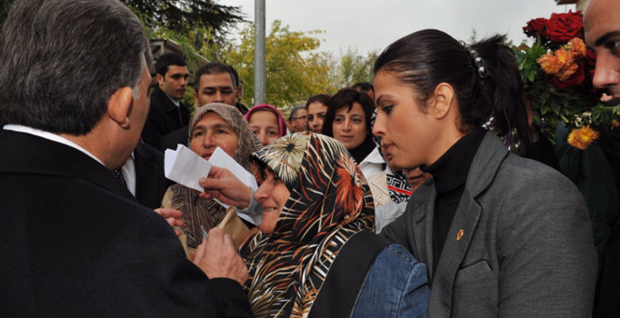 Abdullah Gül’den şehit olan yakın koruması için Twitter’dan fotoğraflı başsağlığı mesajı