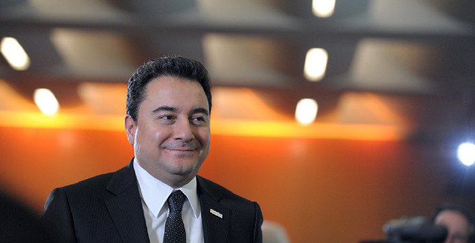 Ali Babacan'dan yeni yıl mesajı: Daha fazla adalet ve demokrasi için mücadele edeceğiz