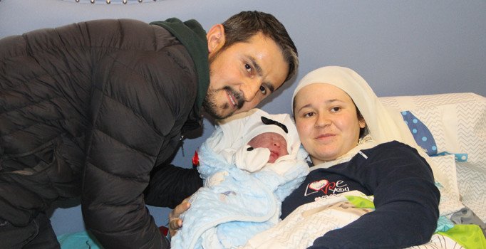 Yeni yılın ilk bebeği "rızkıyla" geldi