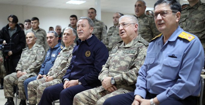 "Üç kuvvetli" yeni yıl kutlaması