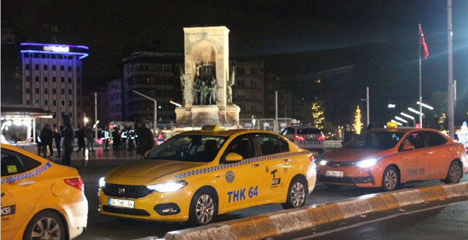 Yeni yıl kutlamaları için kapatılan Taksim tekrar açıldı