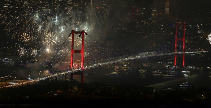 Türkiye 2020'ye 'Merhaba' dedi! Yeni yıl tüm yurtta coşkuyla kutlandı