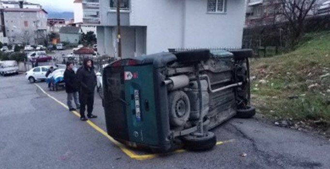 Samsun’da dolmuş takla attı: 3 yaralı