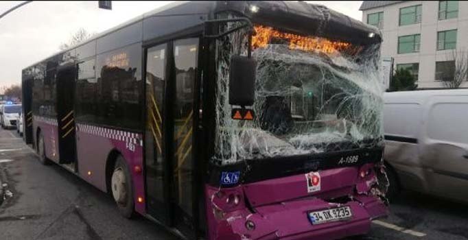 Zeytinburnu'nda İETT otobüsleri çarpıştı: 7 yaralı