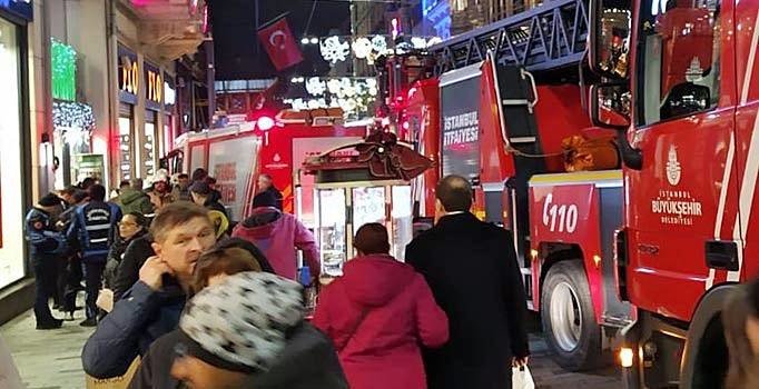 İstiklal Caddesi'nde kafe çalışanlarının yangına müdahalesi korkuttu