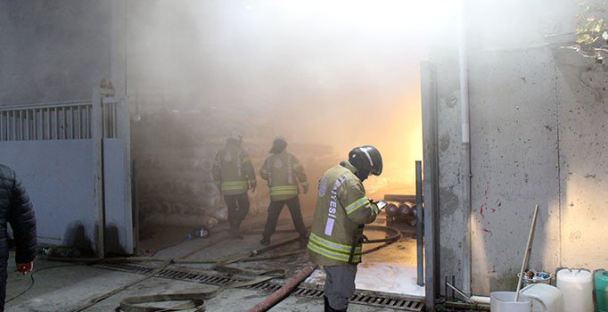 Hadımköy’de korkutan fabrika yangını