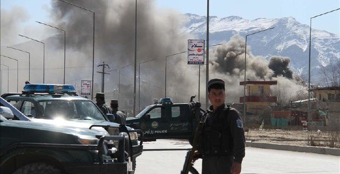 Taliban'dan karakollara eş zamanlı saldırı! En az 20 ölü