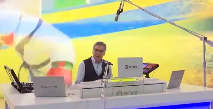 Türkmenistan liderinden canlı performans