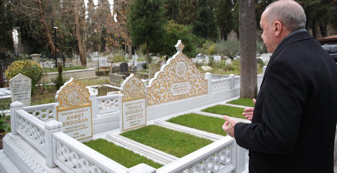 Erdoğan, annesi ve babasının mezarlarını ziyaret etti