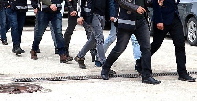 Gaziantep'te FETÖ'nün finans ayağına baskın: 9 gözaltı