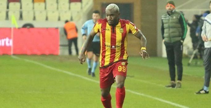 Yeni Malatyaspor, Thievy Bifouma'nın sözleşmesini uzattı
