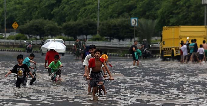 Endonezya'yı aşırı yağışlar vurdu, ölü sayısı 60'a çıktı