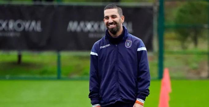 Başakşehir'de Arda Turan kamp kadrosuna alınmadı