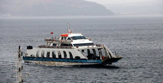 Ege'de beklenen fırtına feribot seferlerini iptal ettirdi
