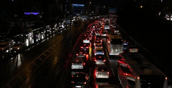 İstanbul’da trafik durma noktasına geldi