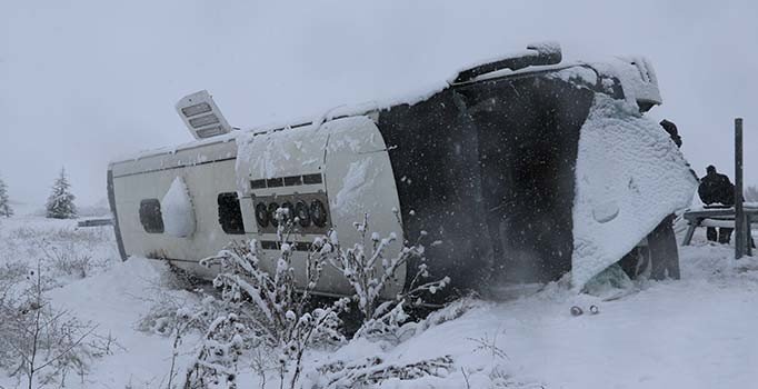 Son dakika! Kütahya'da yolcu otobüsü devrildi: 19 yaralı