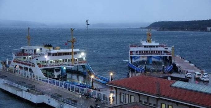 Kuzey Ege ve Güney Marmara'daki adalara ulaşım iptal