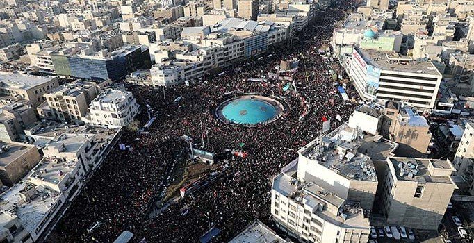 Cevad Zarif, Trump'a Twitter'dan sordu: Bu kadar insanı hiç bir arada gördün mü?