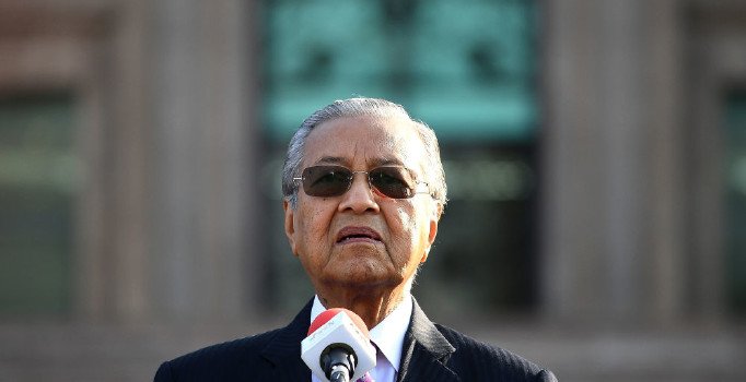 Malezya Başbakanı'ndan Trump'a istifa çağrısı