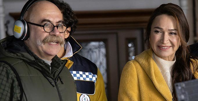 Sette üzerine ışık düşen Ezel Akay, hastaneye kaldırıldı