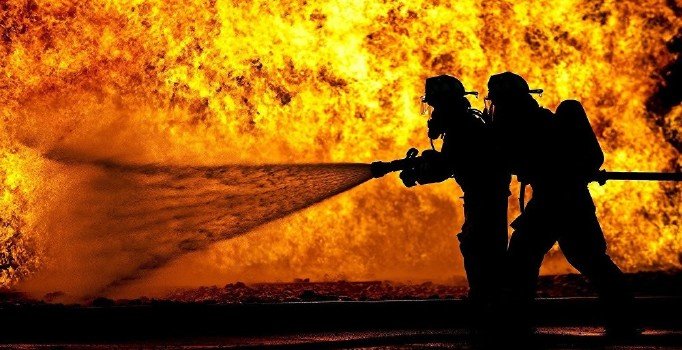 Rusya'da barakalar tutuştu, 8 kişi can verdi