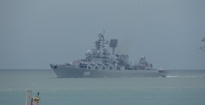 İstanbul'da bekleyen Rus savaş gemisi döndü