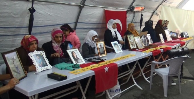 HDP önünde, ailelerin evlat nöbeti 128’nci gününde