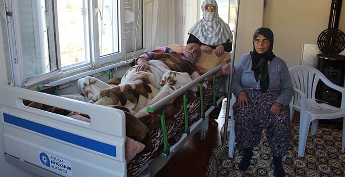 Antalya Büyükşehir'den hastalara yatak desteği