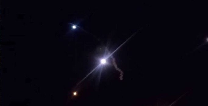 İran'dan Trump'a "bayraklı" cevap