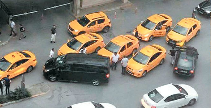 Popülist fiyasko: Taksici ders almadı Uber’e sevindi korsanı çağırdı