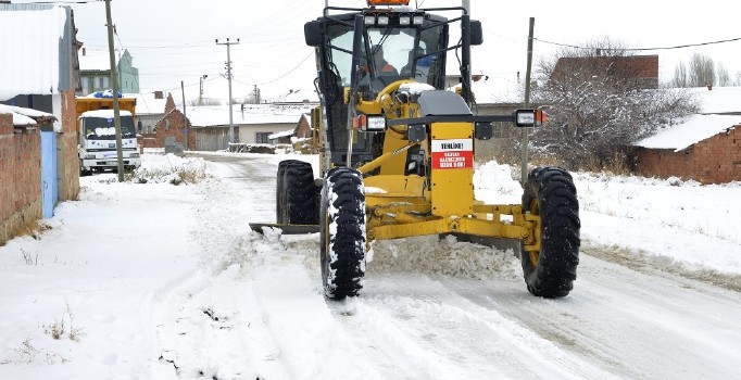 Tepebaşı’nda karla mücadele 7/24 sürüyor