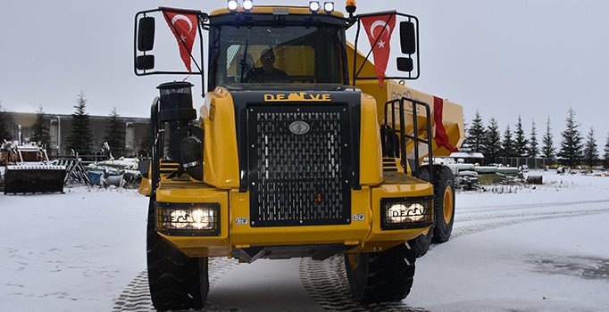 22 yıldır üzerinde çalıştığı kamyonu 'Deve'yi seri üretime geçirdi