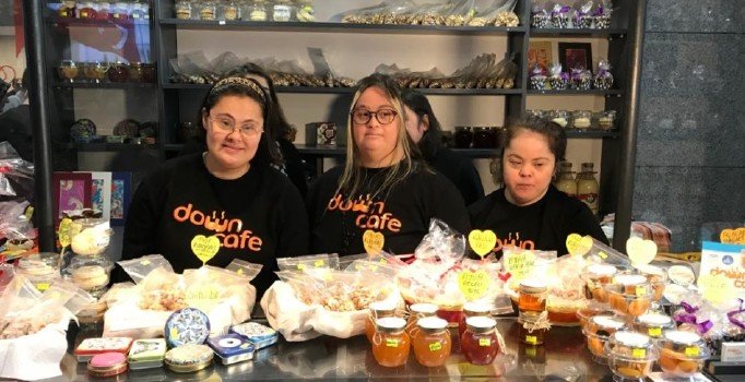 İstanbul Adliyesi'nde 'Down Cafe' açıldı