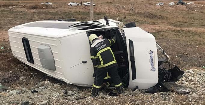 Son dakika! Aksaray'da işçi servisi ile otomobil çarpıştı