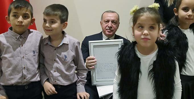 En güzel buluşma... Erdoğan, görme engelli öğrencilerle buluştu